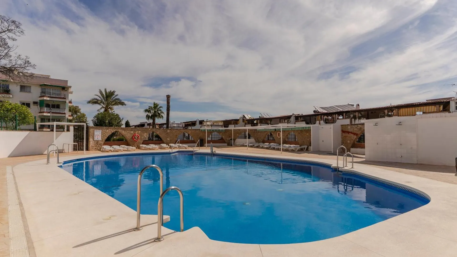 Rentitspain Pequeno Paraiso Confort Y Piscina Torremolinos Lägenhet