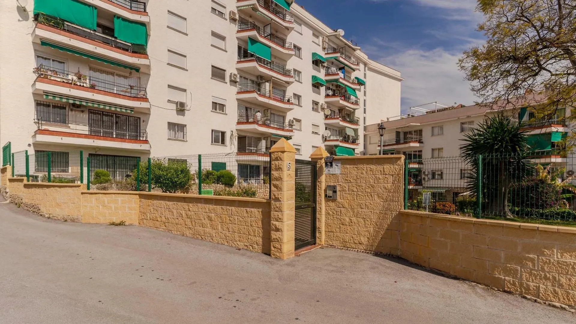 Rentitspain Pequeno Paraiso Confort Y Piscina Torremolinos Lägenhet