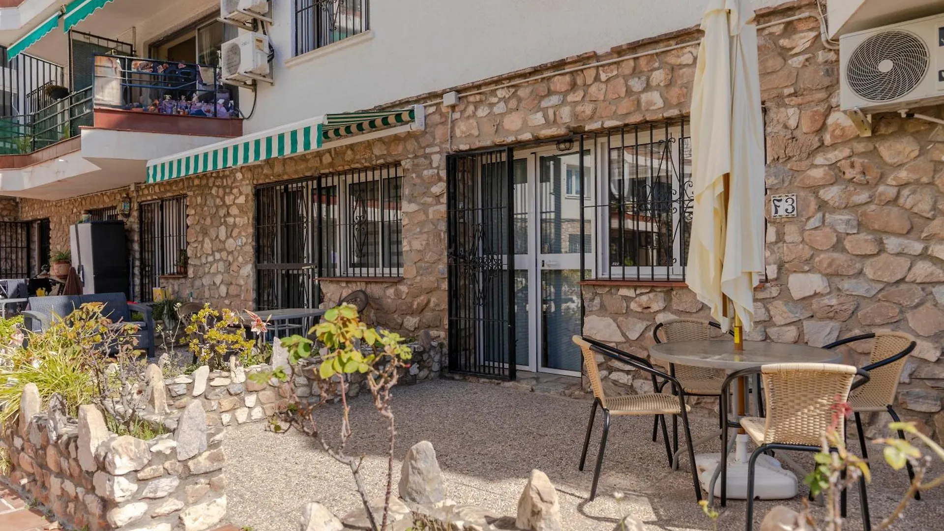 Rentitspain Pequeno Paraiso Confort Y Piscina Torremolinos Spanien