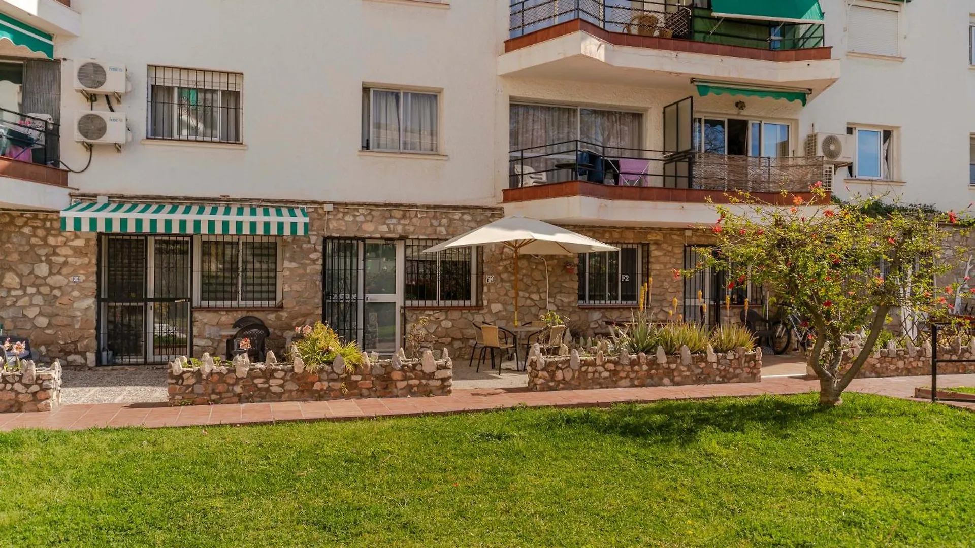 Rentitspain Pequeno Paraiso Confort Y Piscina Torremolinos Lägenhet