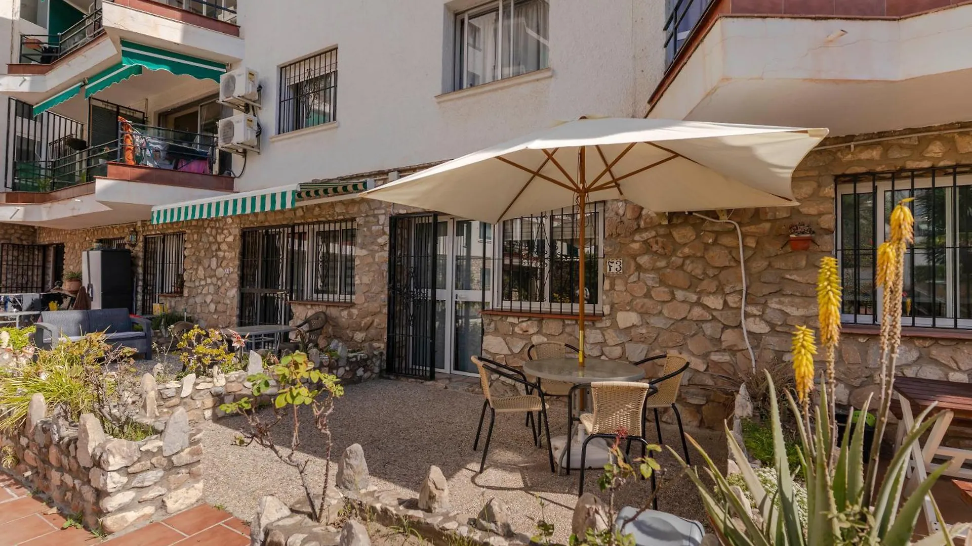 Rentitspain Pequeno Paraiso Confort Y Piscina Torremolinos 0*,