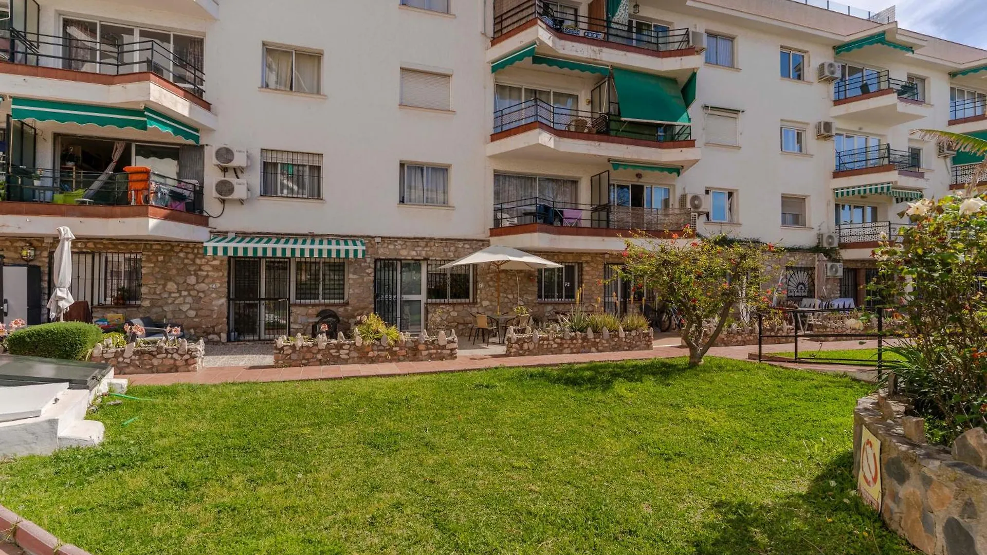 Rentitspain Pequeno Paraiso Confort Y Piscina Torremolinos