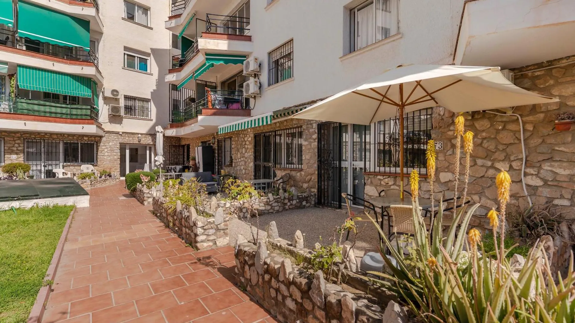 Rentitspain Pequeno Paraiso Confort Y Piscina Torremolinos Spanien