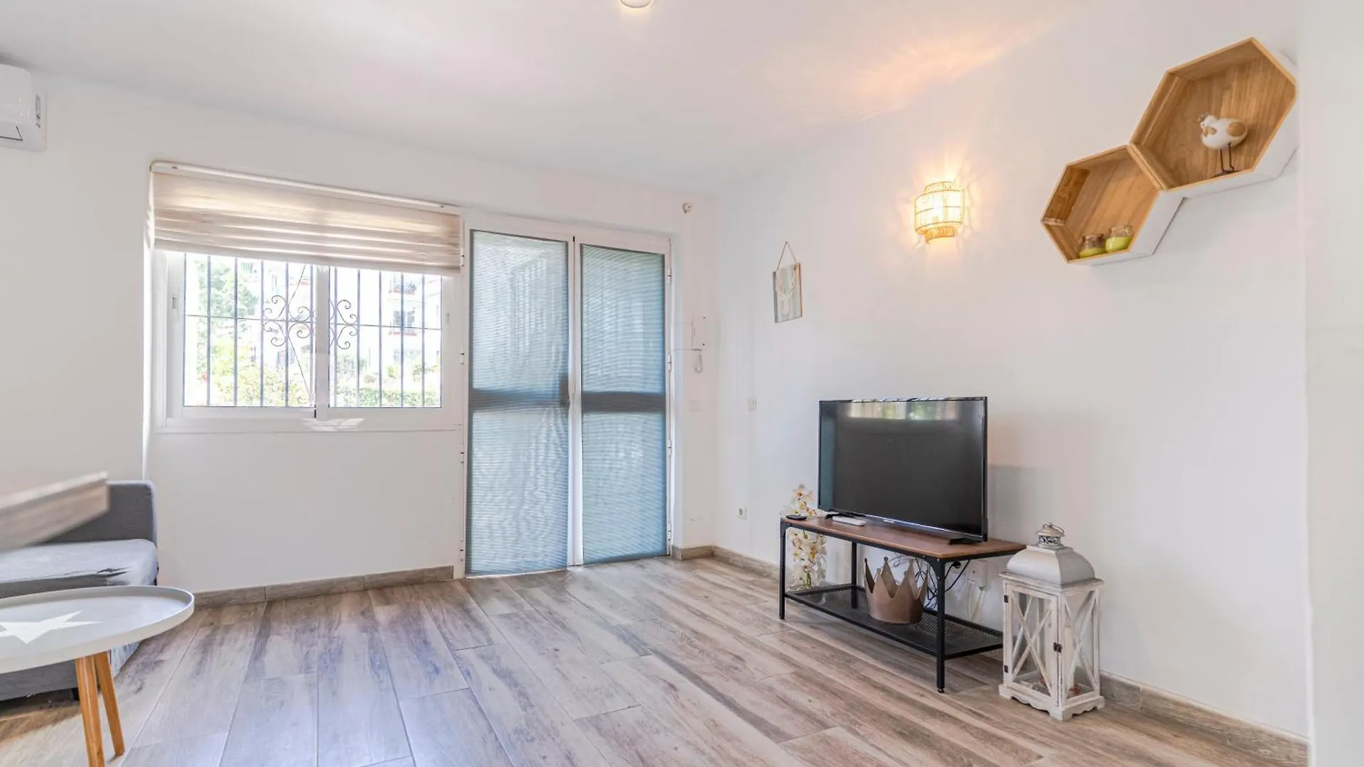 Rentitspain Pequeno Paraiso Confort Y Piscina Torremolinos Appartamento